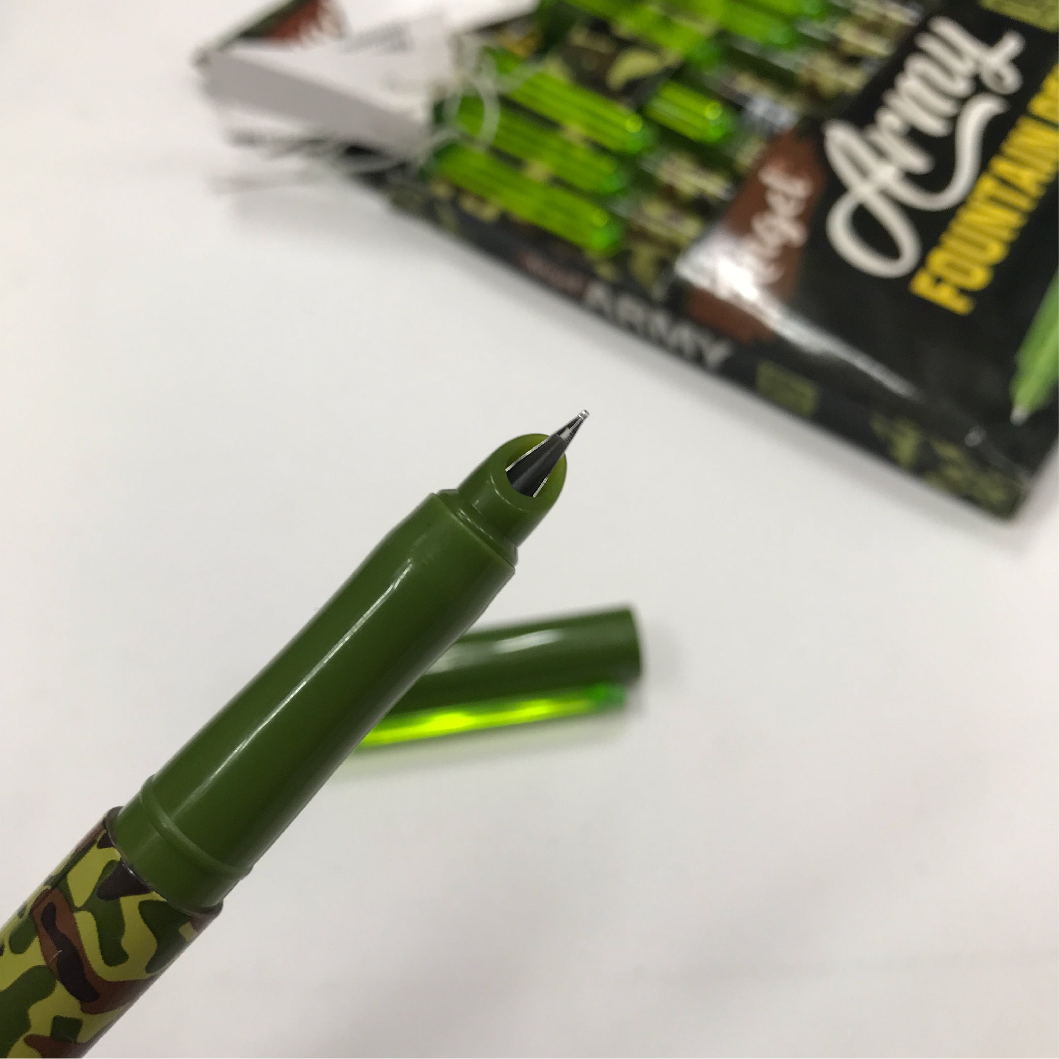 10-Piece Army-Style Fountain Pen Set - Camo Design for Stylish Writing