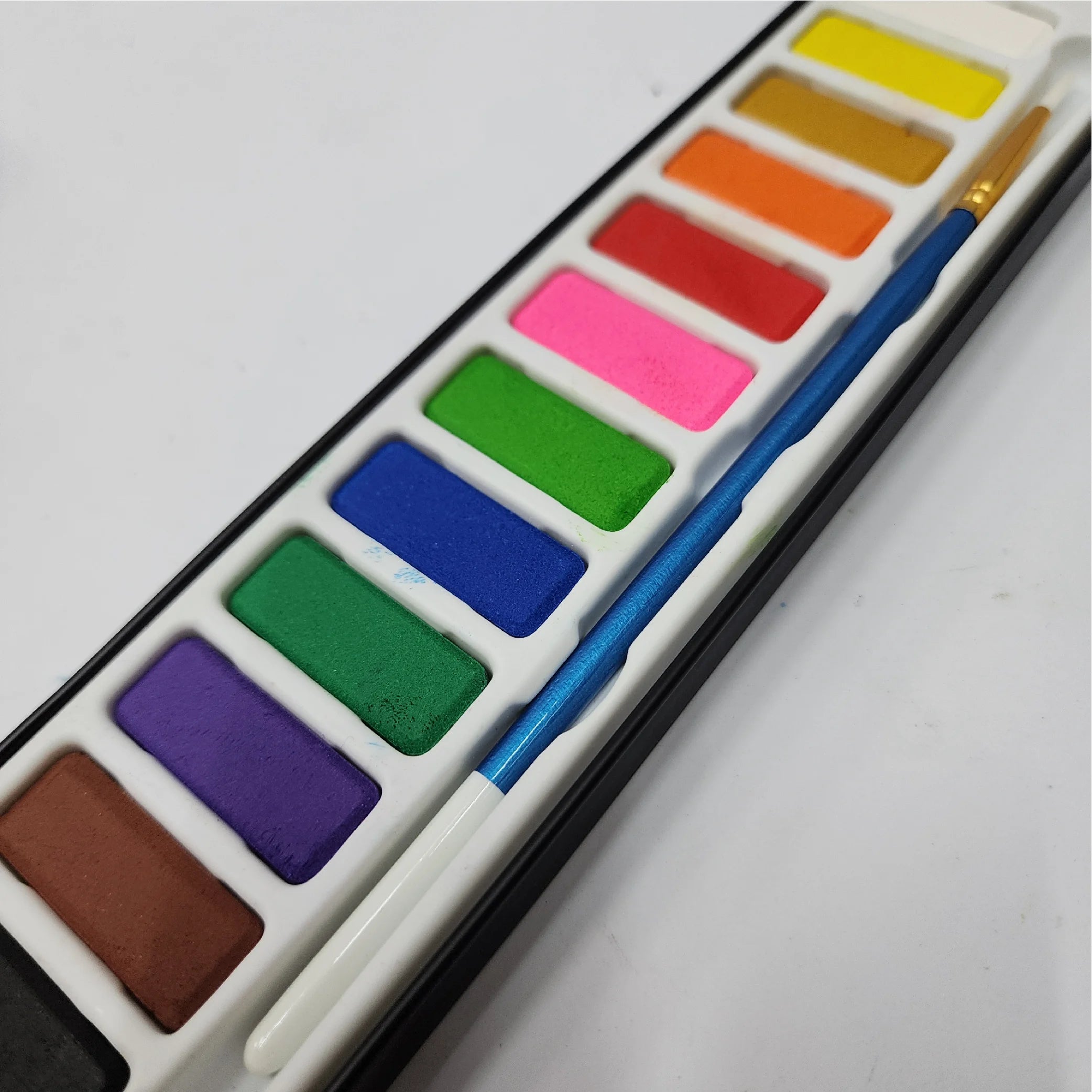 12 Water Colours in Tin Box (Includes Brush)