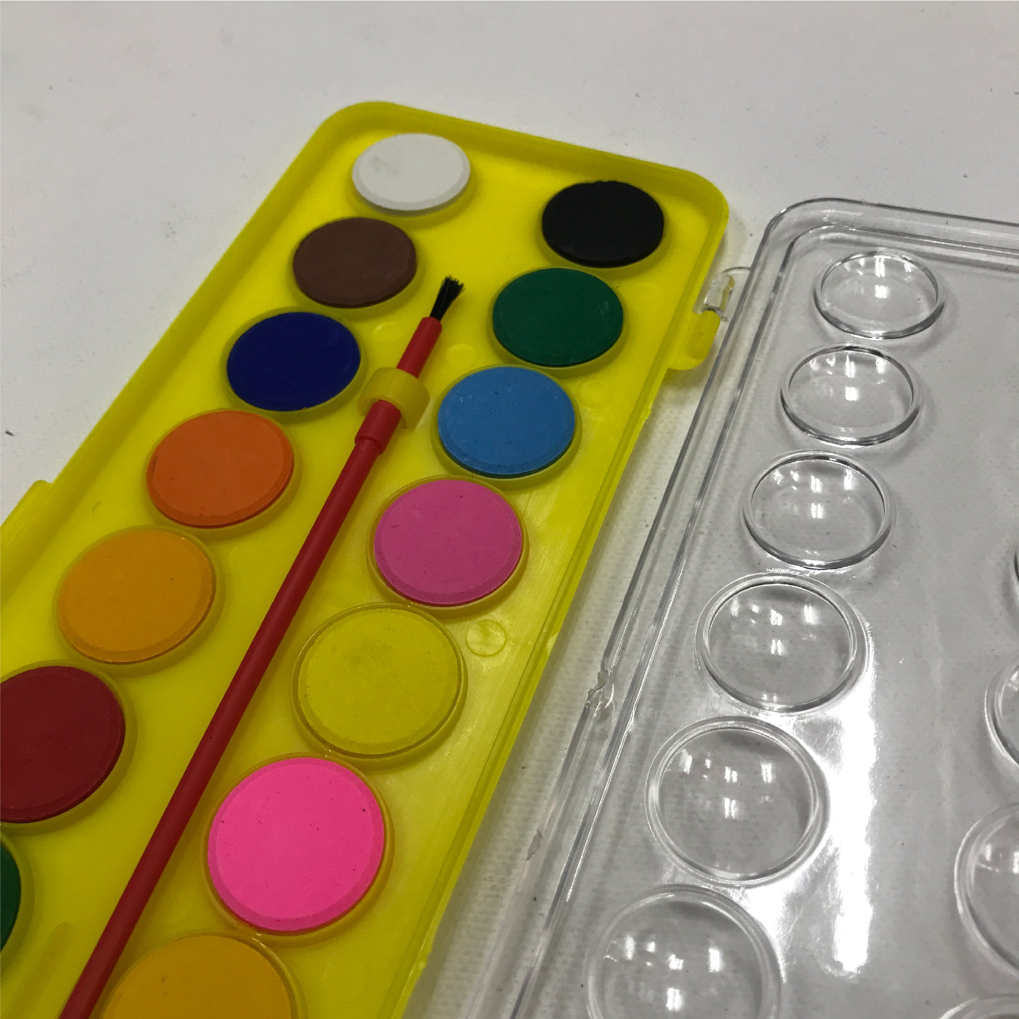16-Piece Watercolor Set