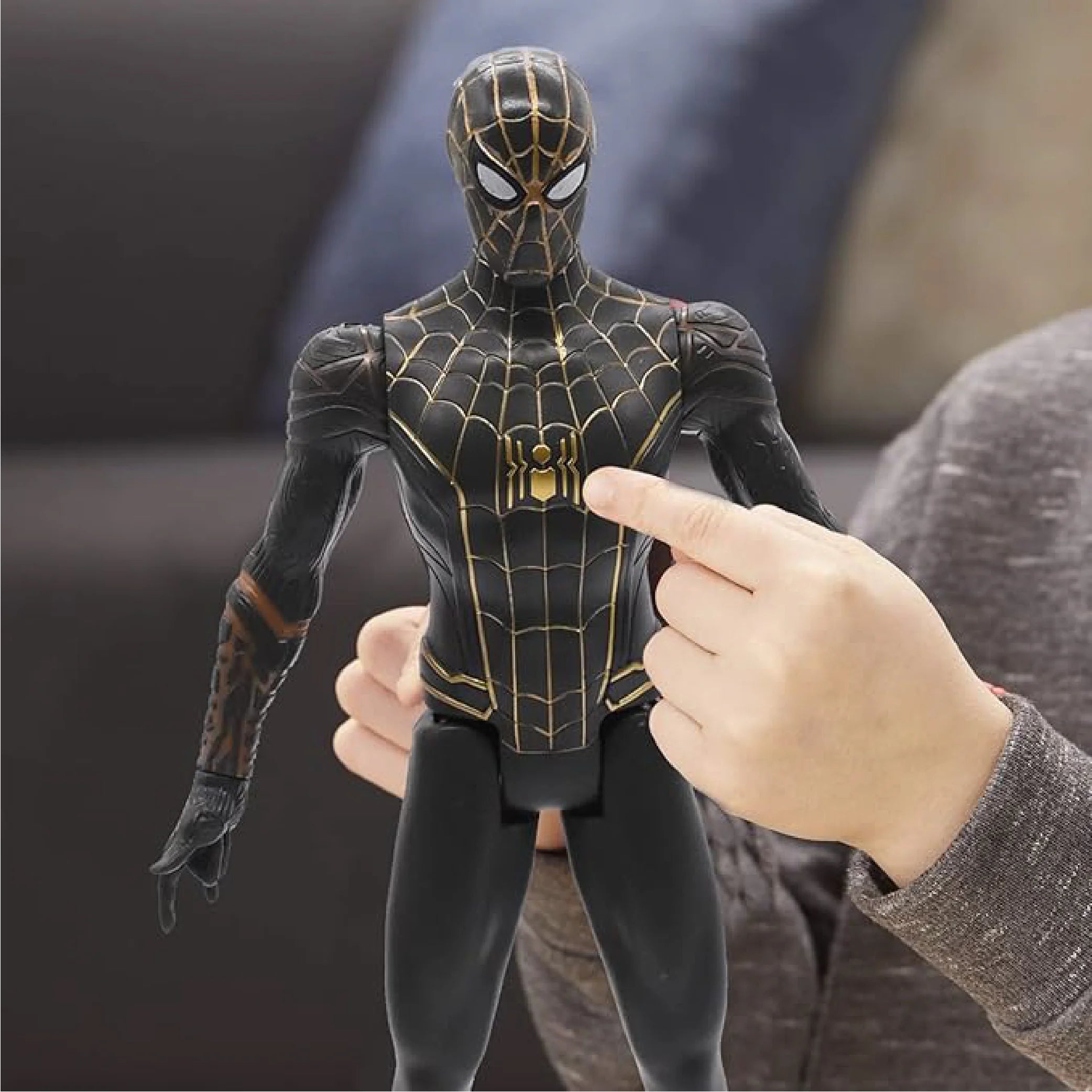 Marvel's Spiderman War Machine Figure - 30 cm Action Figure for Collectors!