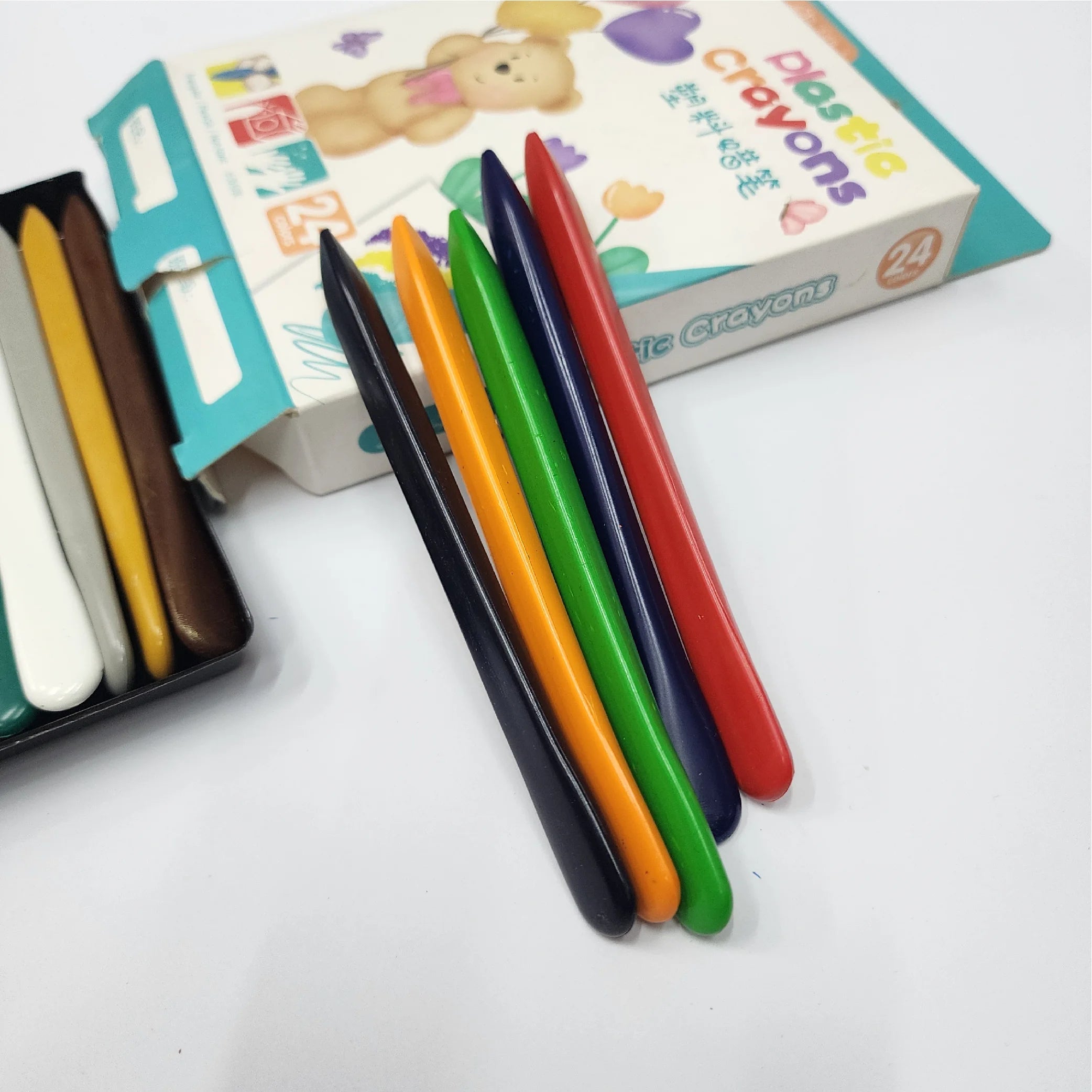 Plastic Crayons - 12 Bright Colors