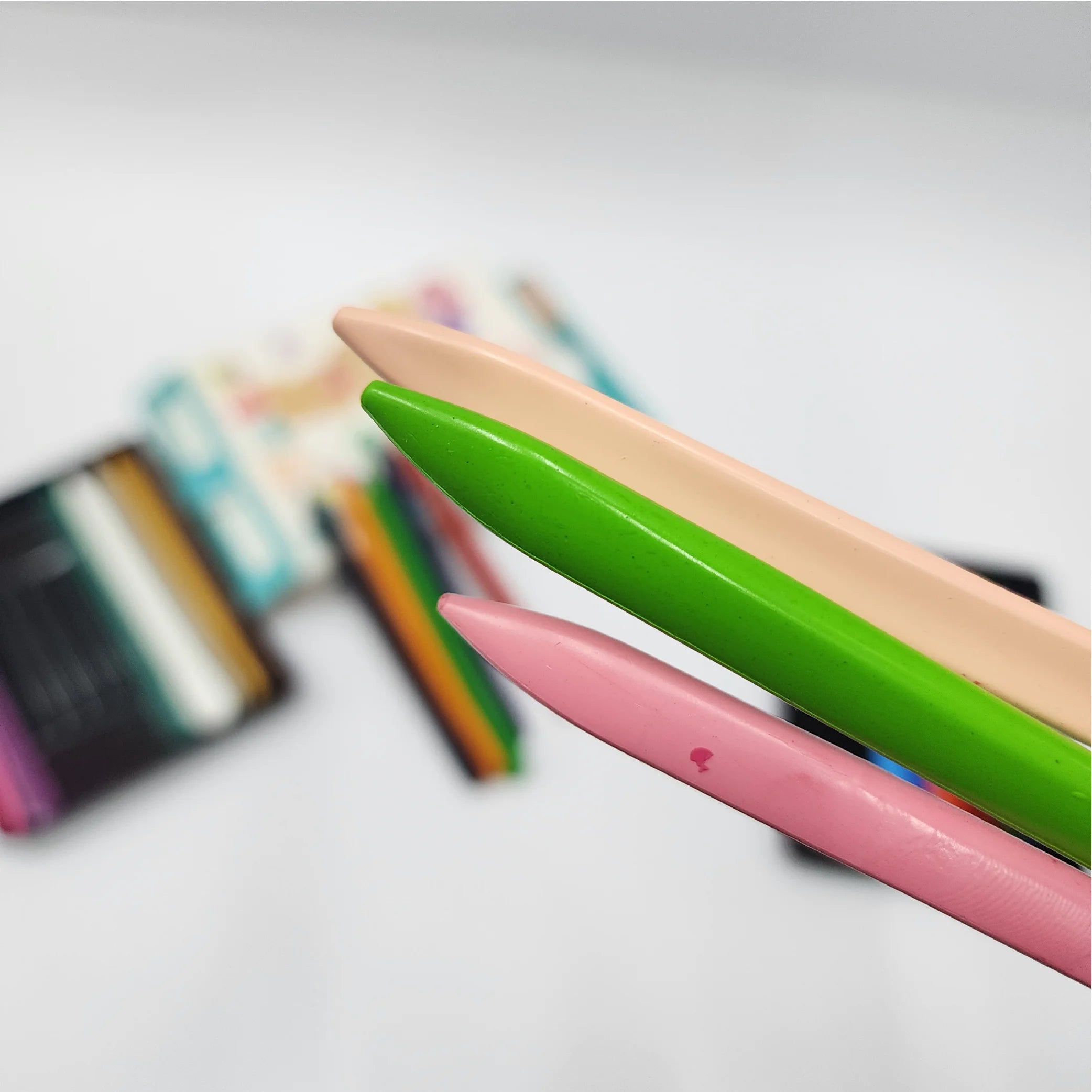 Plastic Crayons - 12 Bright Colors